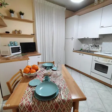 Beatrice Con 1camera Da Letto, Un Cucina E Bagno * Scordia
